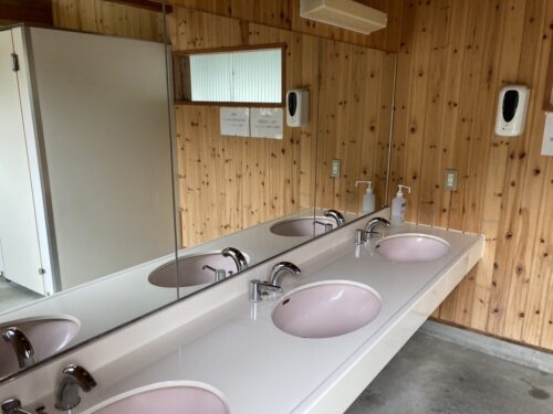 西湖湖畔キャンプ場トイレ手洗い場